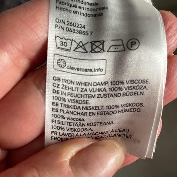 H&M Off White & Blue Floral China Print
Belted Midi Kaftan Dress - Picture 7 of 9